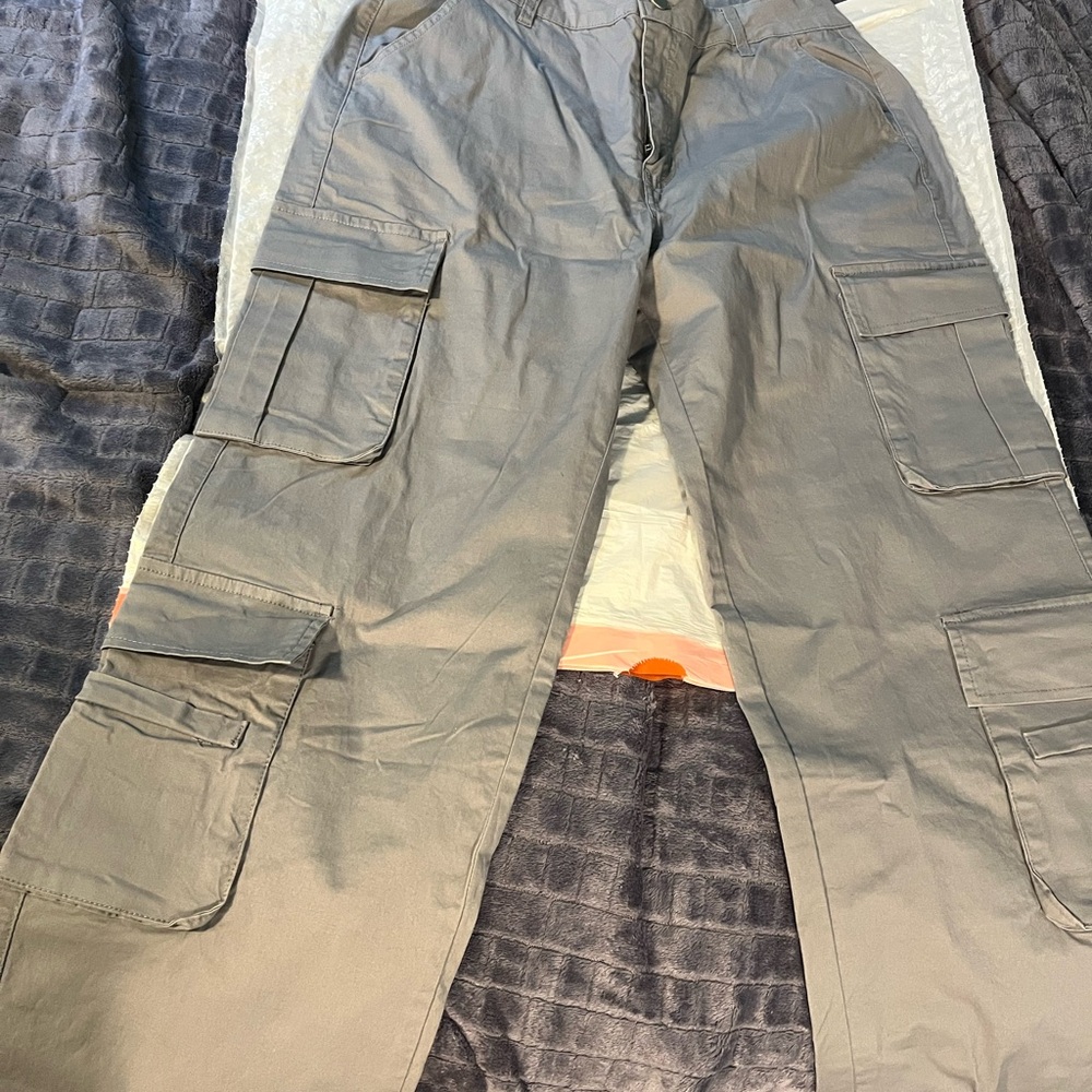 Woman’s Gray Cargo Pants